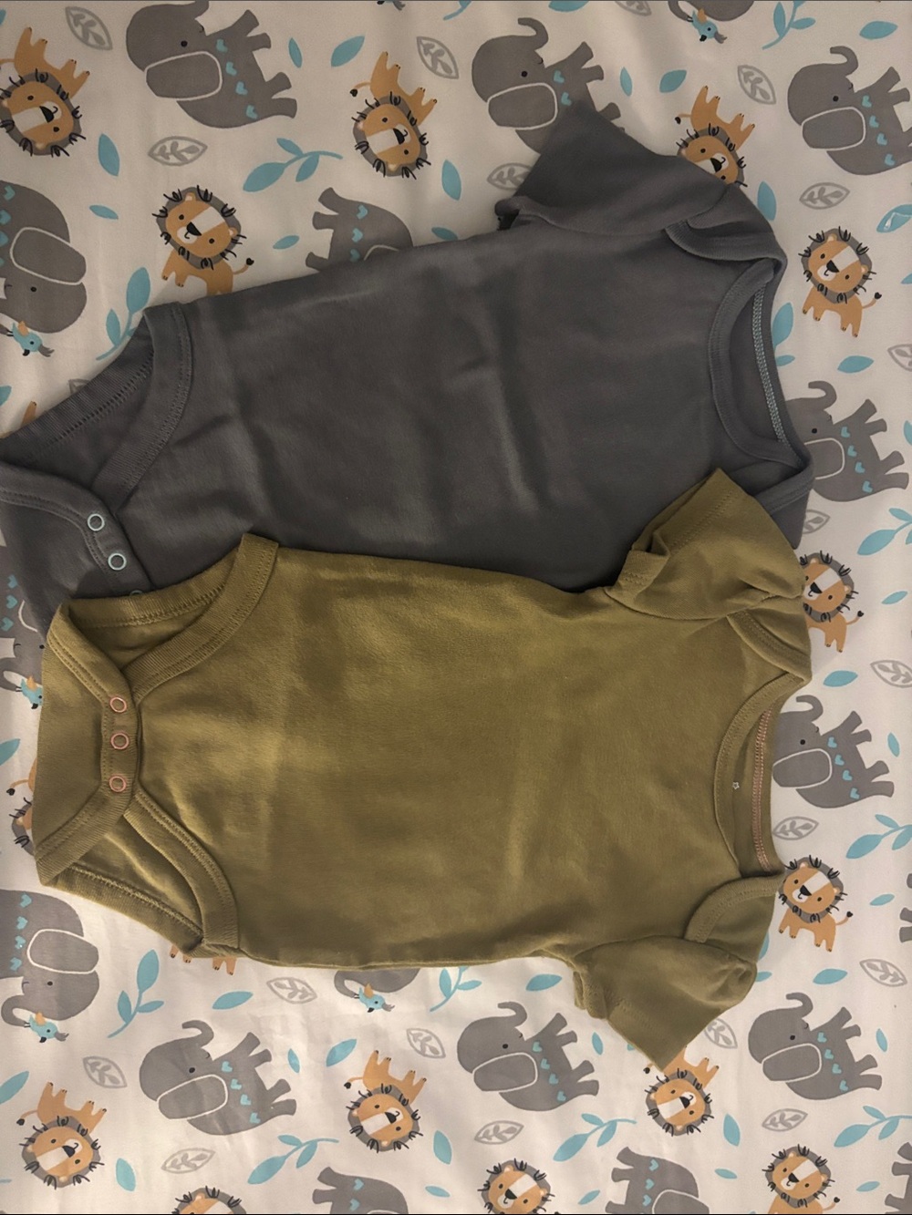 cloud island Olive Green & Gray Short Sleeve Baby Bodysuits